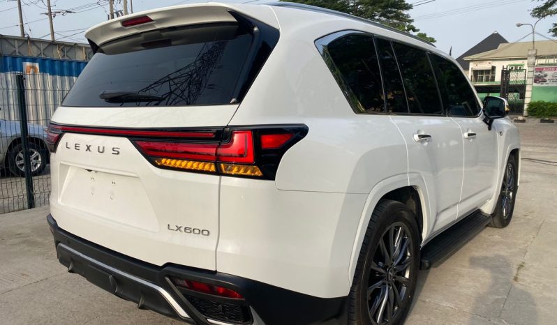 
								2022 Lexus LX600 full									