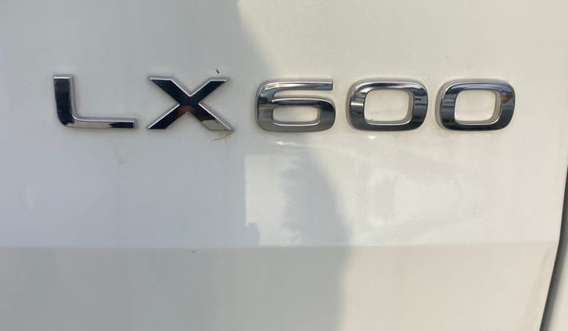 
								2022 Lexus LX600 full									