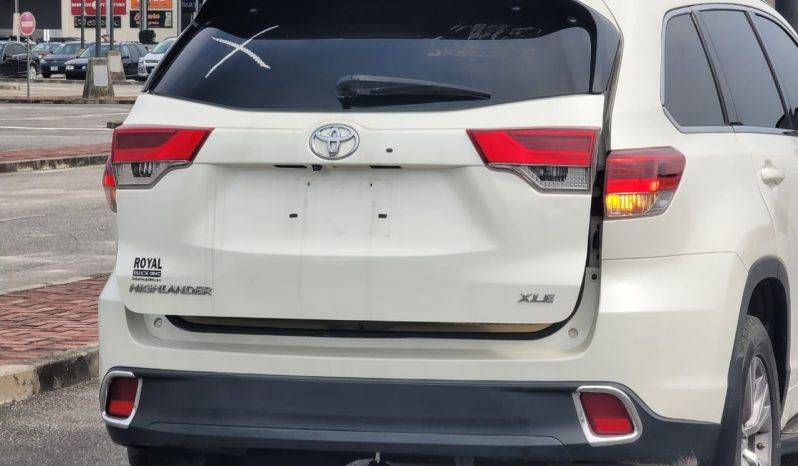 
								2015 Toyota Highlander full									