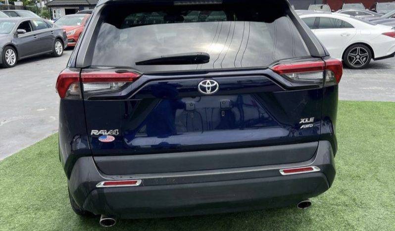 
								2019 Toyota RAV4 full									