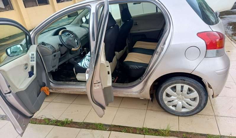 
								2009 Toyota Yaris full									