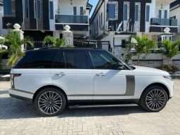 
										2020 Land Rover Vogue full									