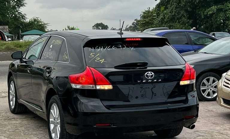 
								2010 Toyota Venza full									