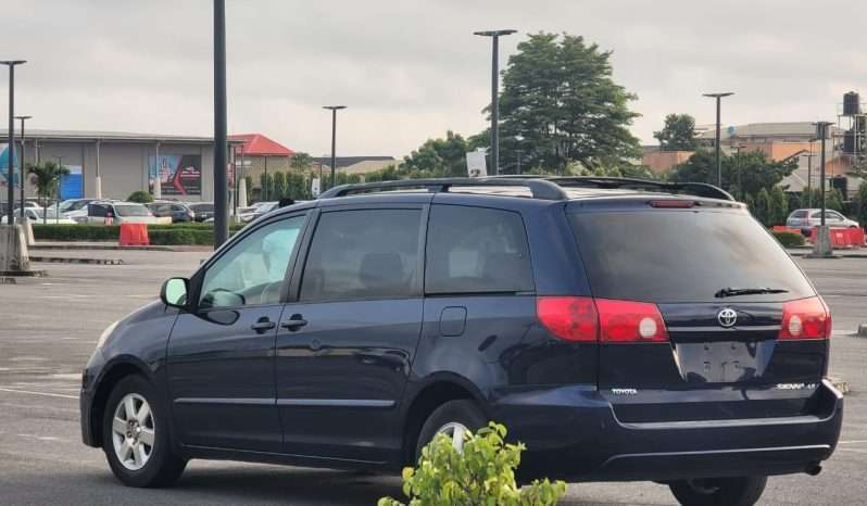 
								2007 Toyota Sienna full									