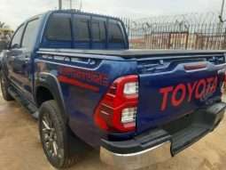 
										2015 Toyota Hilux full									