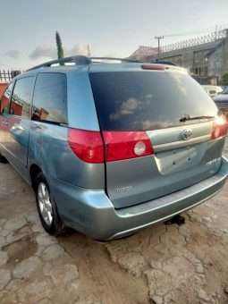 
										toyota sienna full									