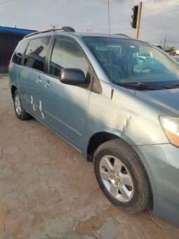 
										toyota sienna full									