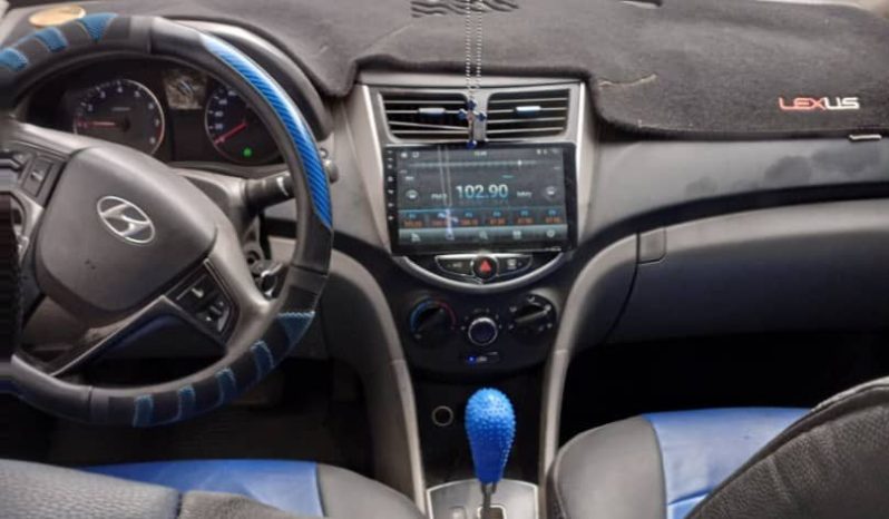 
								2013 Hyundai Accent full									