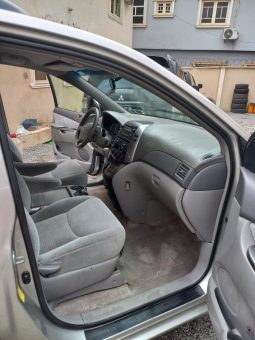 
										2010 Toyota Sienna full									