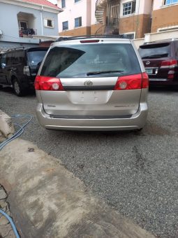 
										2010 Toyota Sienna full									