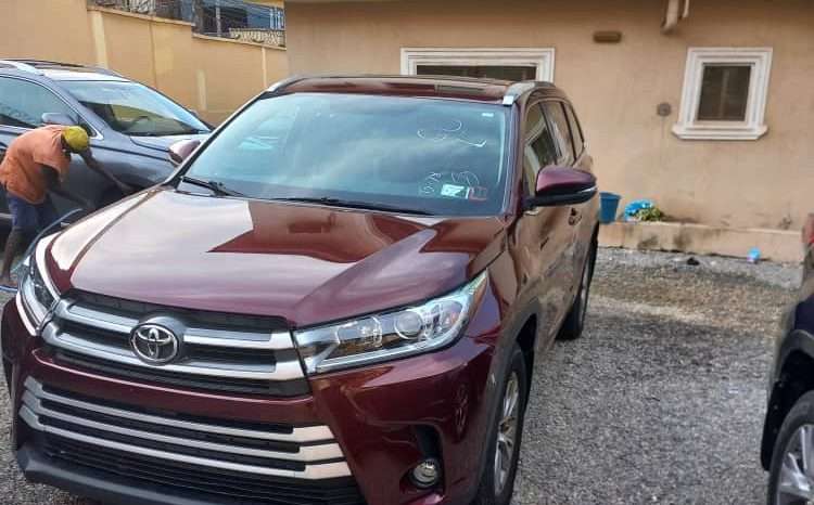 
								2018 Toyota Highlander full									