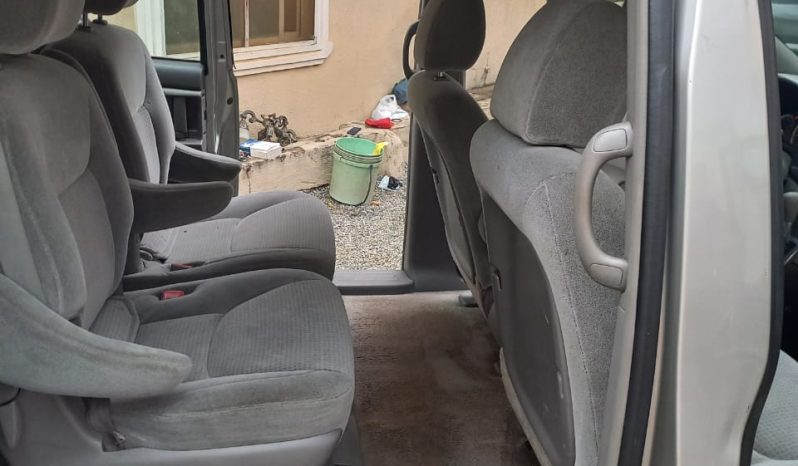 
								2010 Toyota Sienna full									