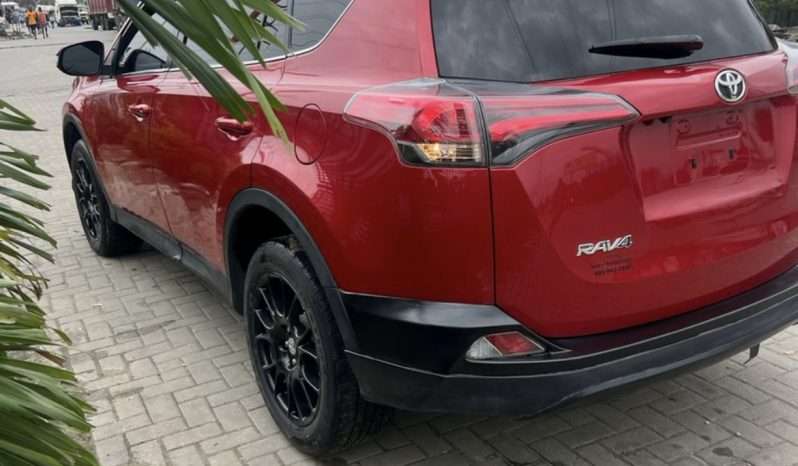 
								2018 Toyota RAV4 full									