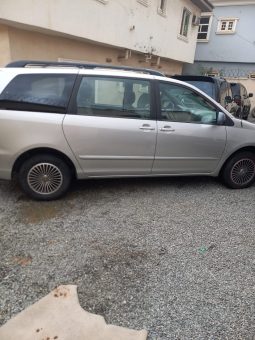 
										2010 Toyota Sienna full									