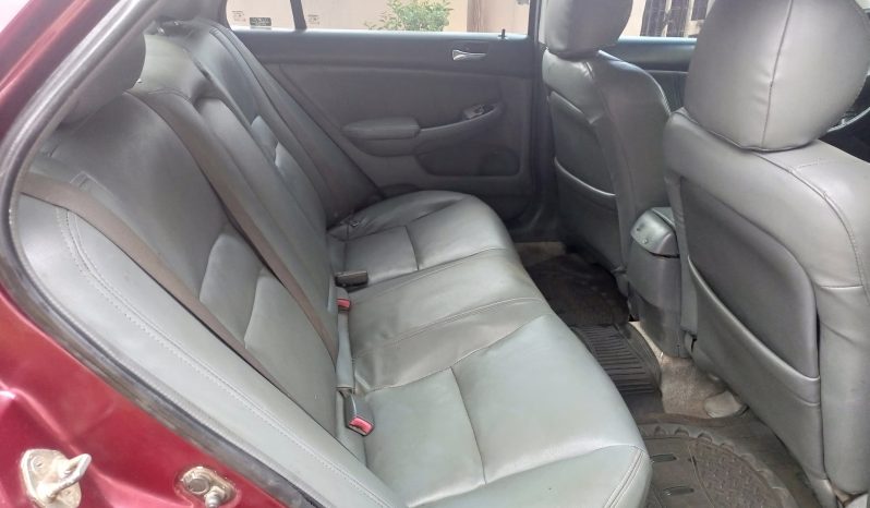 
								2005 Honda Accord full									