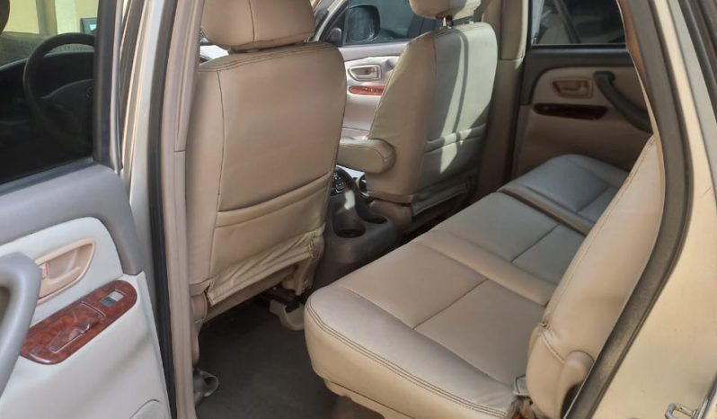 
								2005 Toyota Sequoia full									