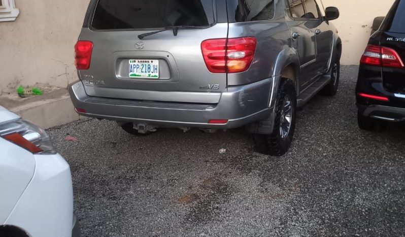 
								2005 Toyota Sequoia full									