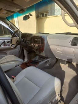 
										2005 Toyota Sequoia full									