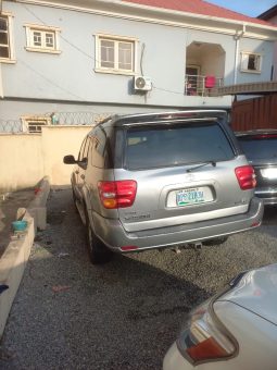 
										2005 Toyota Sequoia full									