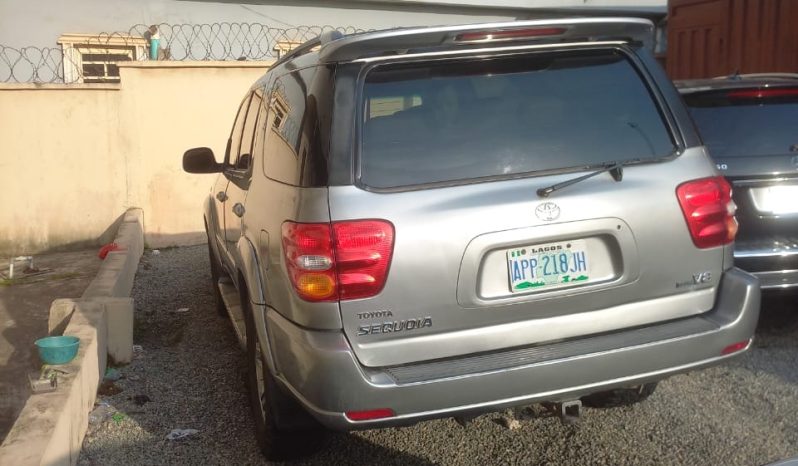 
								2005 Toyota Sequoia full									