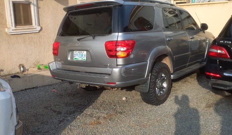 
								2005 Toyota Sequoia full									