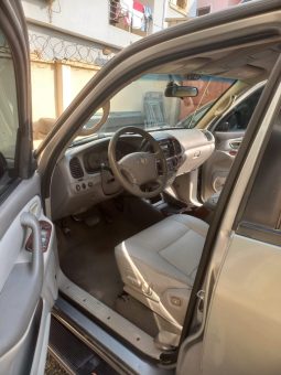 
										2005 Toyota Sequoia full									