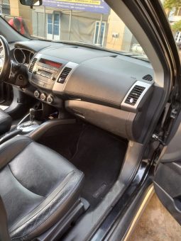 
										2010 Mitsubishi Outlander full									