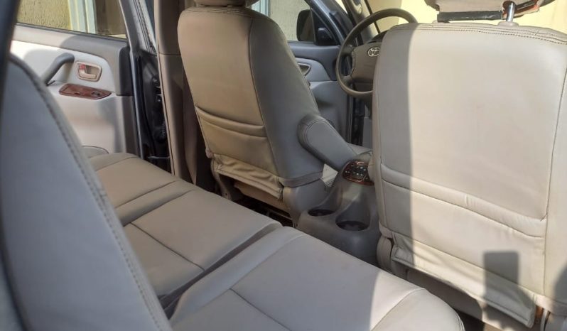 
								2005 Toyota Sequoia full									