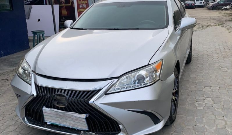 
								2011 Lexus ES350 full									