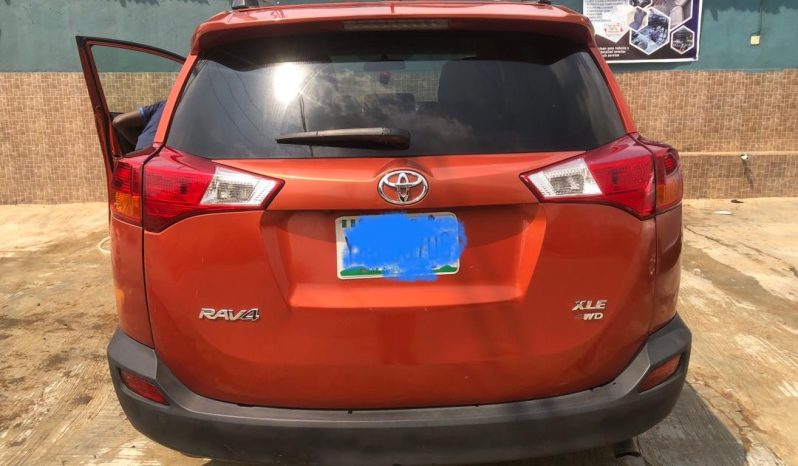 
								2015 Toyota RAV4 full									