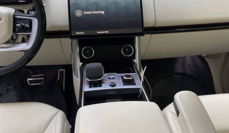 
								2025 Land Rover Vogue full									