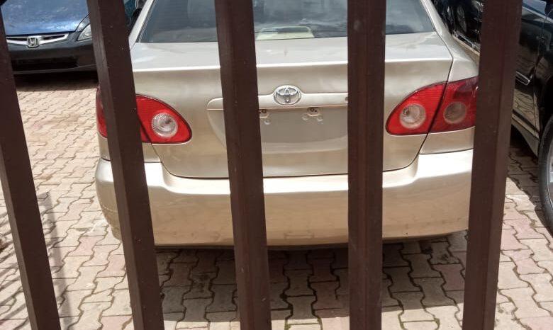 
								2005 Toyota Corolla full									