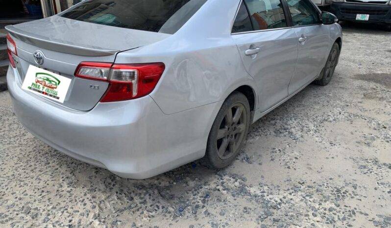 
								2012 Toyota Camry full									