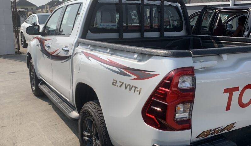 
								2023 Toyota Hilux full									