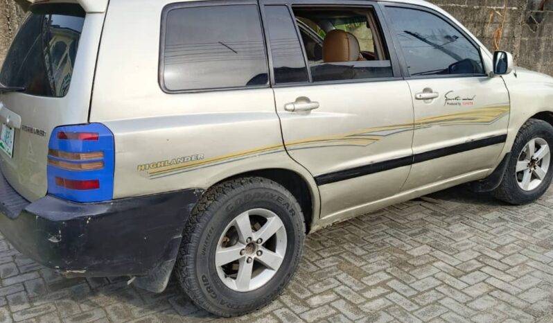 
								2003 Toyota Highlander full									