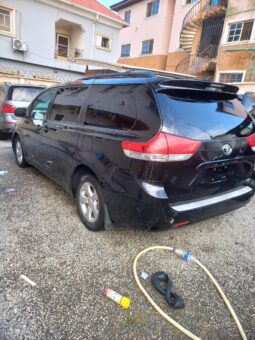 
										2012 Toyota Sienna full									