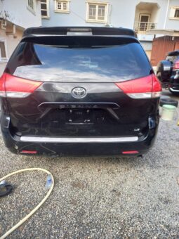 
										2012 Toyota Sienna full									