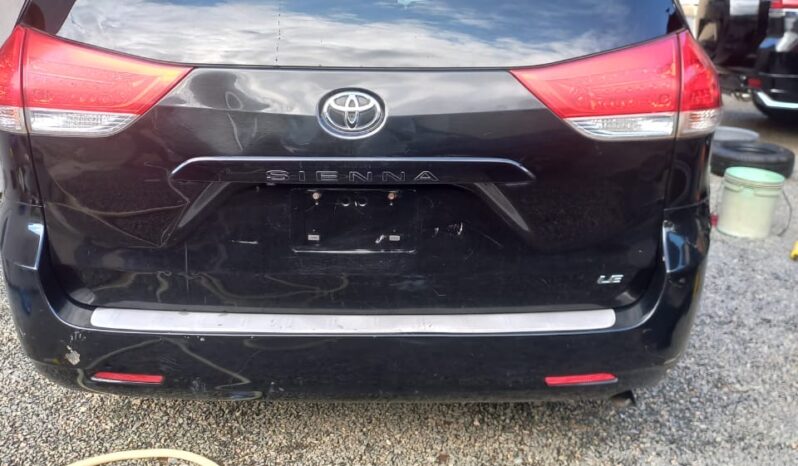 
								2012 Toyota Sienna full									