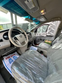 
										2015 Toyota Sienna full									