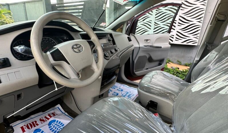 
								2015 Toyota Sienna full									