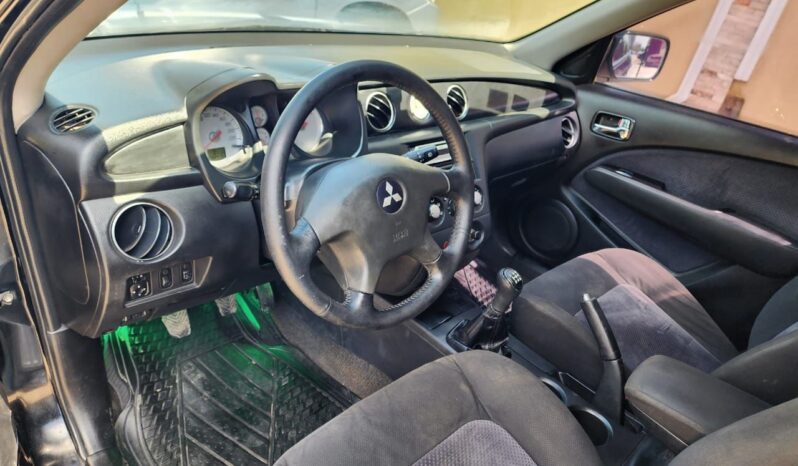 
								2003 Mitsubishi Outlander full									
