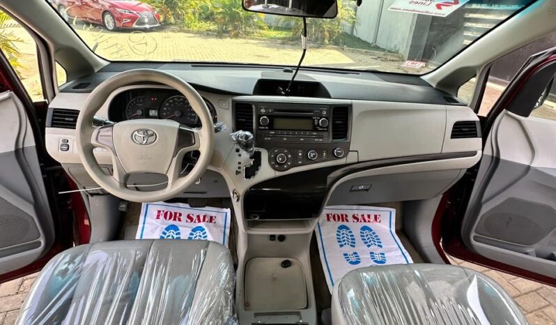 
								2015 Toyota Sienna full									