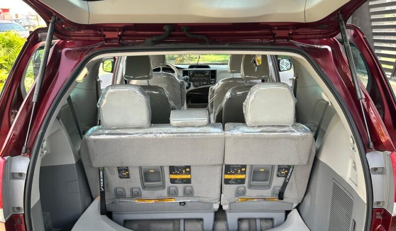 
								2015 Toyota Sienna full									