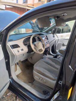 
										2012 Toyota Sienna full									