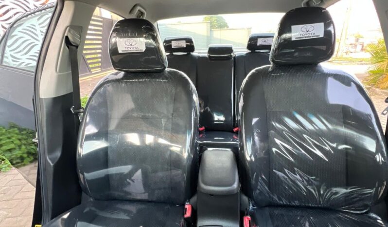 
								2011 Toyota Corolla full									