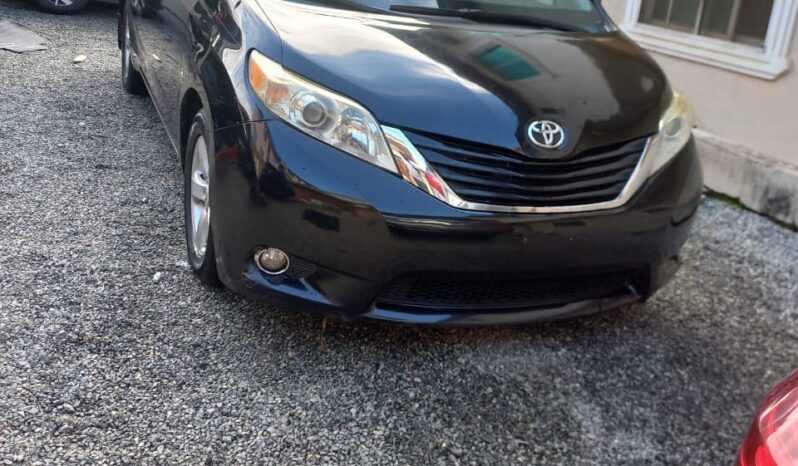 
								2012 Toyota Sienna full									