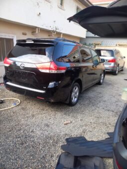 
										2012 Toyota Sienna full									