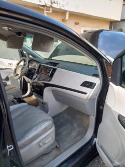 
										2012 Toyota Sienna full									