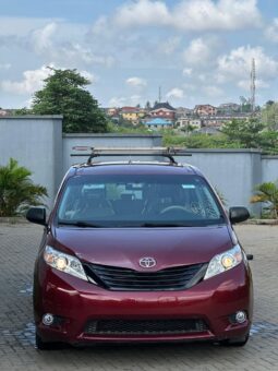 
										2015 Toyota Sienna full									