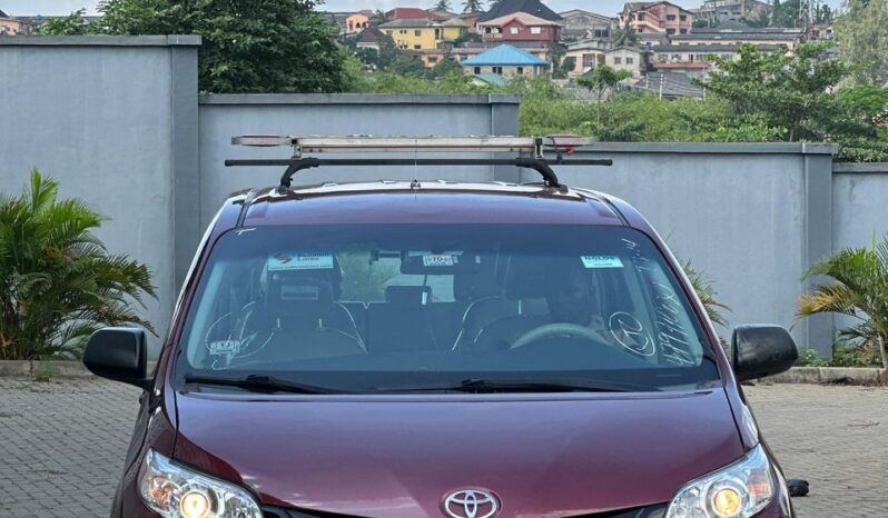 
								2015 Toyota Sienna full									